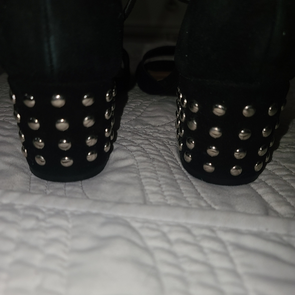 STEVE MADDEN STUDDED BLOCK HEEL BLACK SHOWS. 2.25 inch heel. NWOT. PERFECT CON - Picture 4 of 9